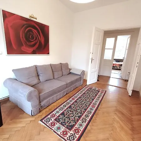 Old Town - 3 Bedrooms Soltyka Str S4 Apartment