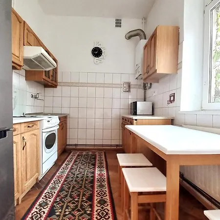 Old Town - 3 Bedrooms Soltyka Str S4 *